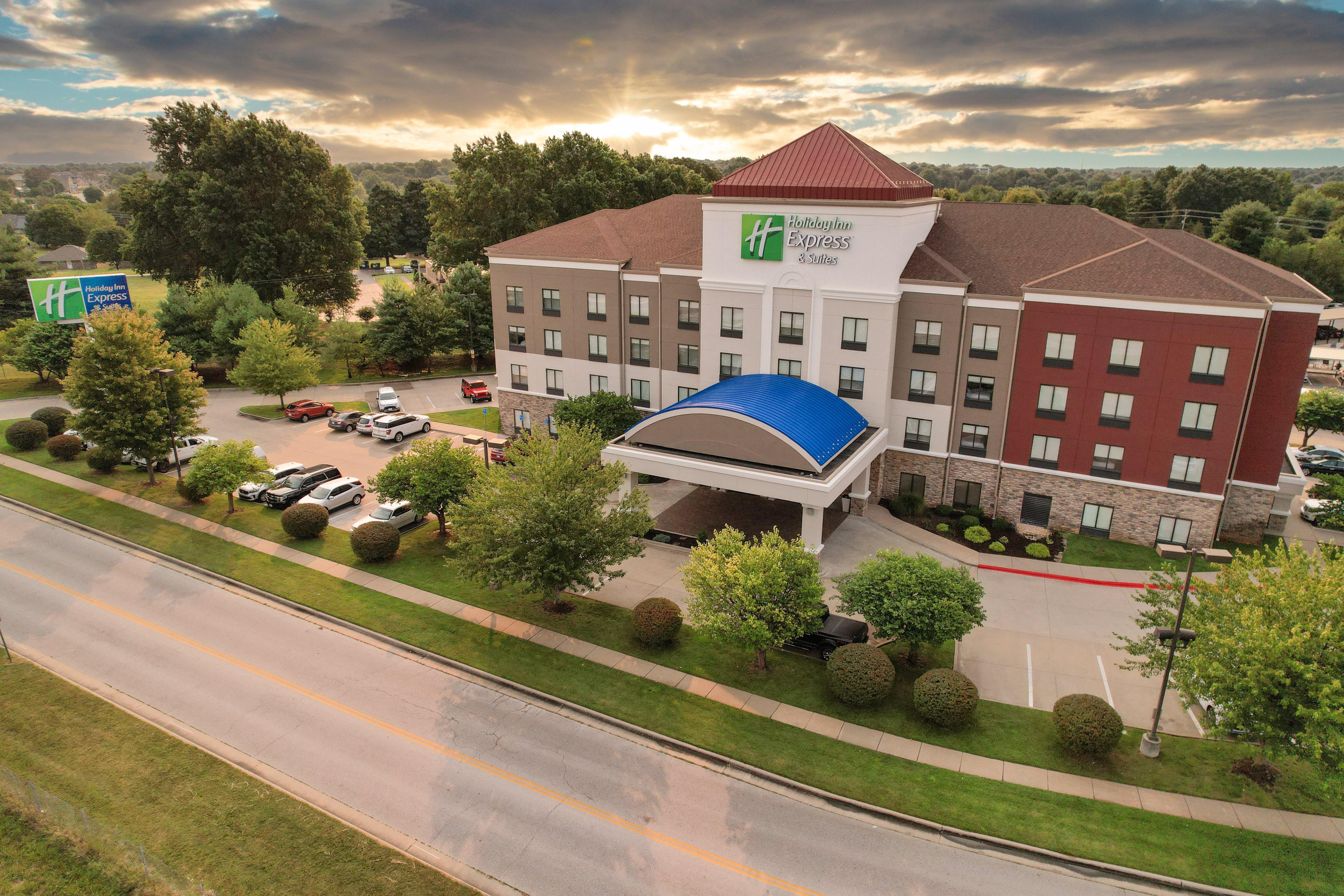 Holiday Inn Express And Suites Springfield Medical District By Ihg Eksteriør bilde